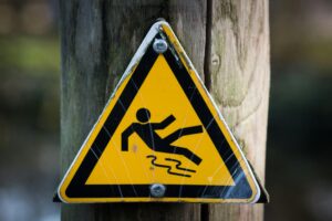 Read more about the article Can You Sue After Slipping on a Wet Floor Without a Sign?